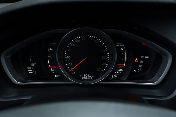 Volvo V40 Cross Country 10 of 22