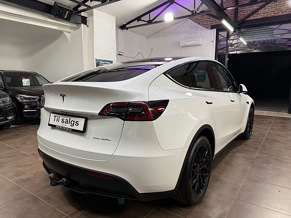 Tesla Model Y 11 of 30