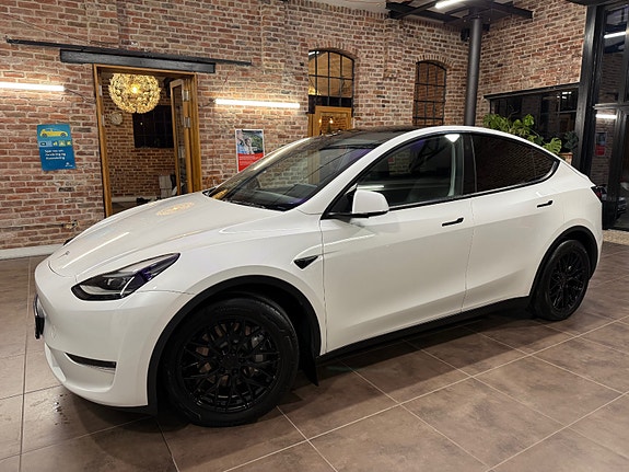 Tesla Model Y 6 of 30
