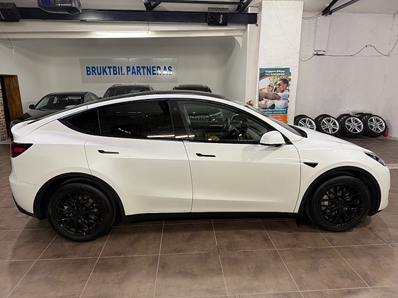 Tesla Model Y 15 of 30