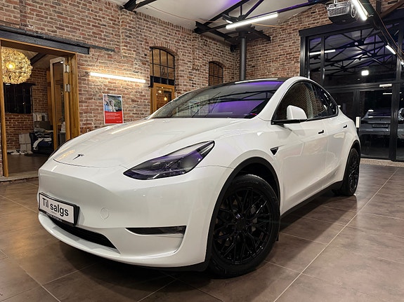Tesla Model Y 4 of 30