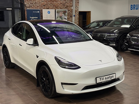 Tesla Model Y 18 of 30