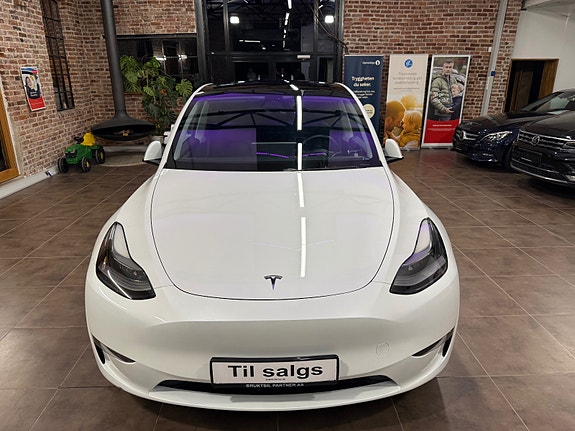 Tesla Model Y 3 of 30