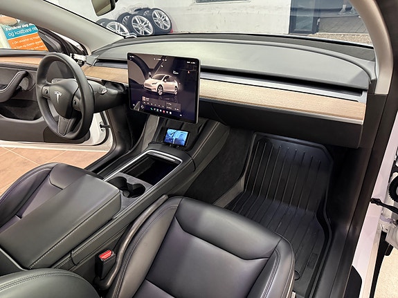Tesla Model Y 30 of 30