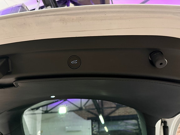 Tesla Model Y 27 of 30