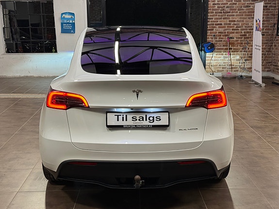 Tesla Model Y 10 of 30