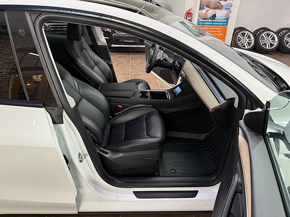 Tesla Model Y 29 of 30