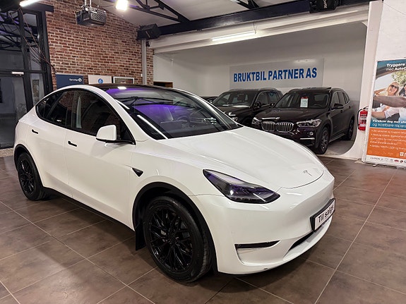 Tesla Model Y 17 of 30
