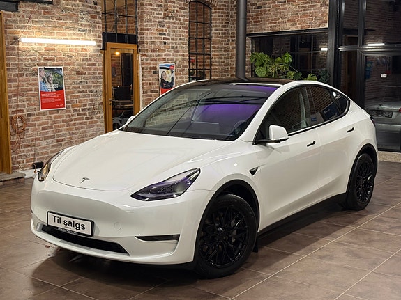 Tesla Model Y 5 of 30