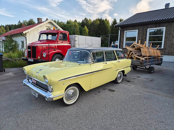 Vauxhall Victor 2 of 5