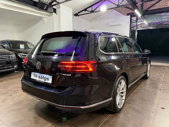 Volkswagen Passat 13 of 30