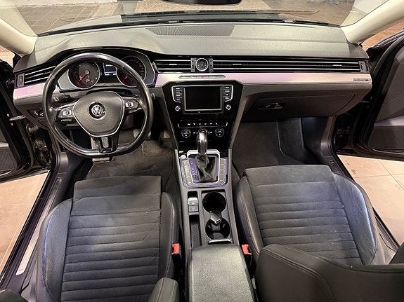 Volkswagen Passat 22 of 30
