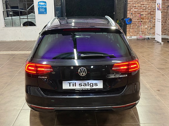 Volkswagen Passat 12 of 30