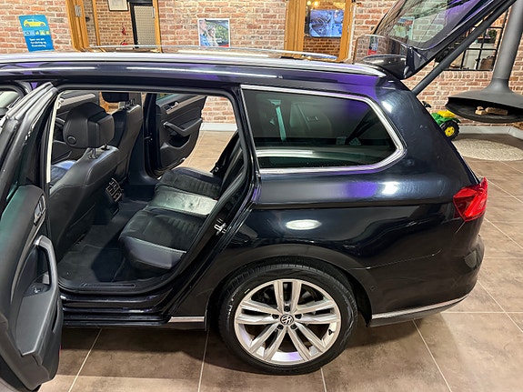 Volkswagen Passat 24 of 30