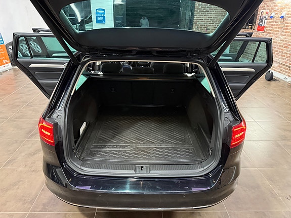 Volkswagen Passat 26 of 30
