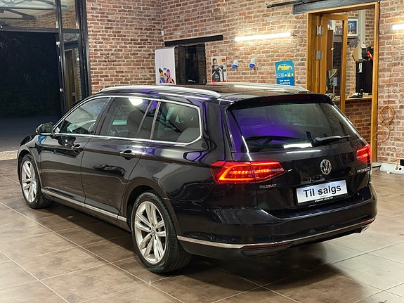 Volkswagen Passat 10 of 30