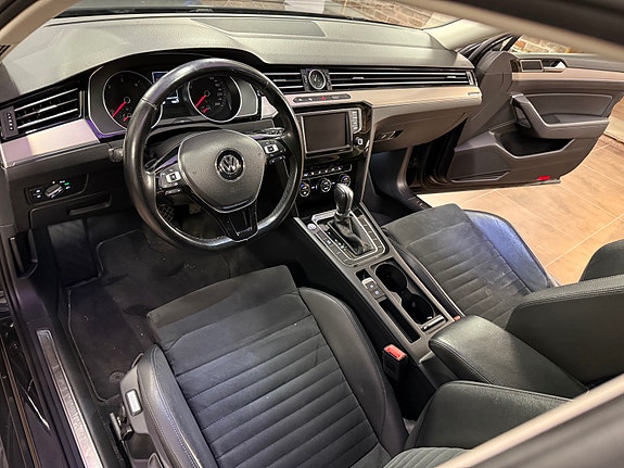 Volkswagen Passat 21 of 30