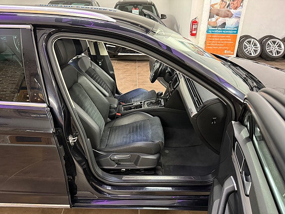 Volkswagen Passat 28 of 30