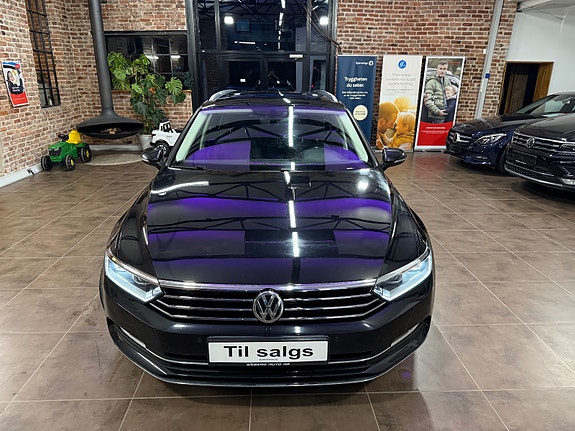 Volkswagen Passat 3 of 30