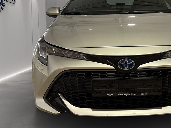 Toyota Corolla 3 of 5