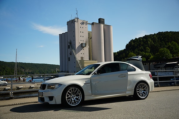 BMW 1M 8 of 30