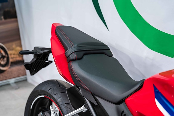Honda CBR650R - med komplett Arrow eksos for KUN 5000 kroner! 10 of 16
