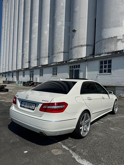 Mercedes-Benz E350 7 of 16