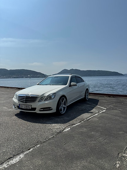 Mercedes-Benz E350 3 of 16