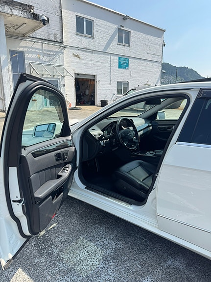 Mercedes-Benz E350 9 of 16
