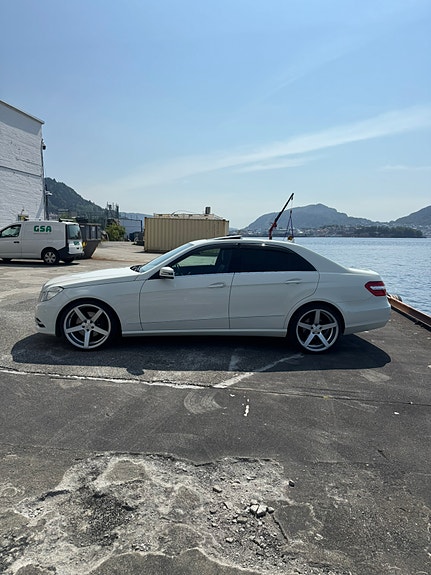 Mercedes-Benz E350 4 of 16