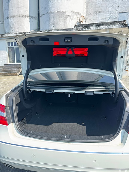 Mercedes-Benz E350 15 of 16