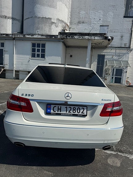 Mercedes-Benz E350 6 of 16