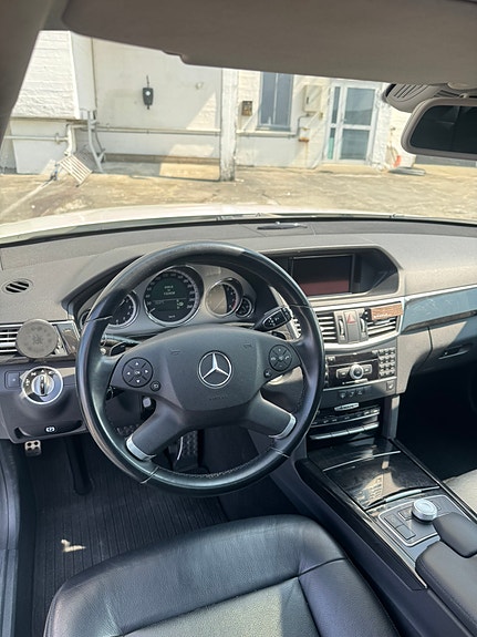 Mercedes-Benz E350 10 of 16