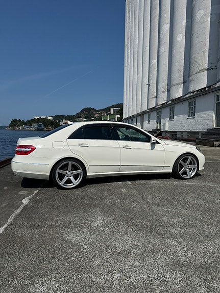 Mercedes-Benz E350 8 of 16