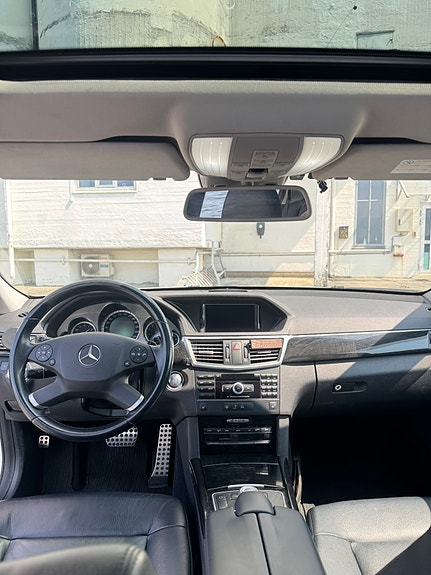 Mercedes-Benz E350 11 of 16