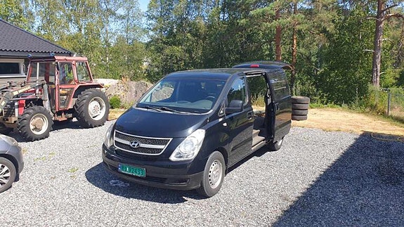 Hyundai H-1 2 of 5