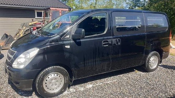 Hyundai H-1 3 of 5