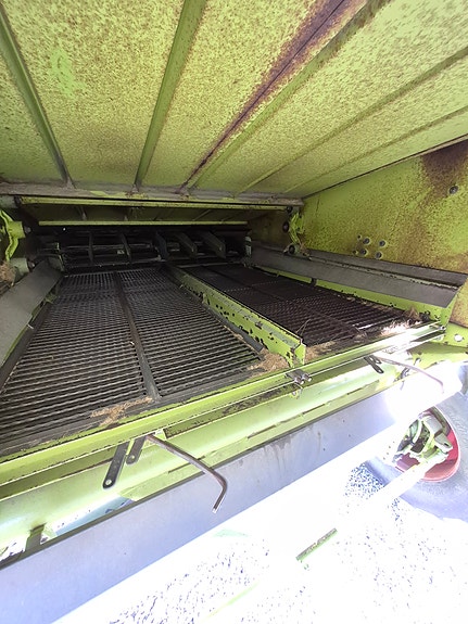 CLAAS Commandor 116cs 8 of 8