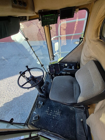 CLAAS Commandor 116cs 4 of 8