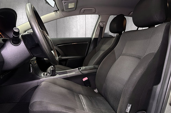 Toyota Avensis 5 of 5
