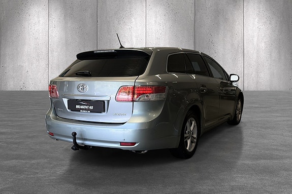 Toyota Avensis 4 of 5