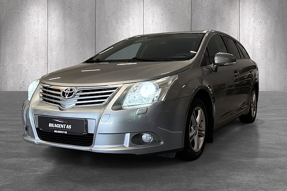 Toyota Avensis 2 of 5