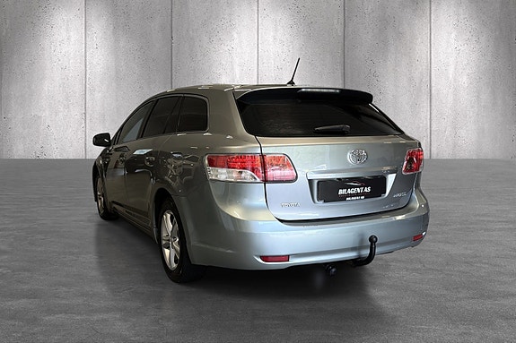 Toyota Avensis 3 of 5