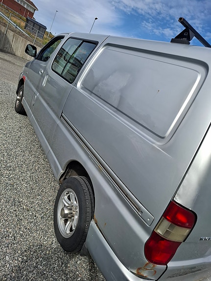Toyota HiAce 3 of 5