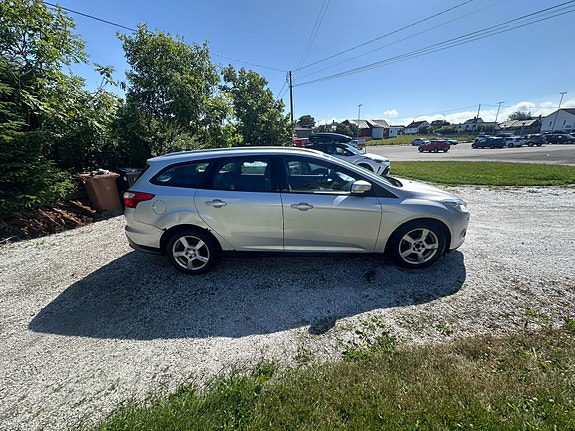Ford Focus 2 of 8