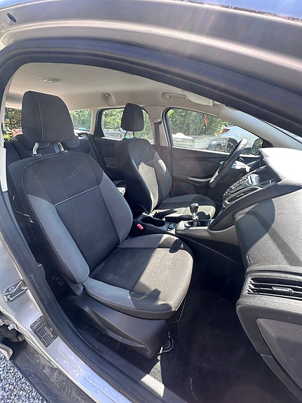 Ford Focus 5 of 8