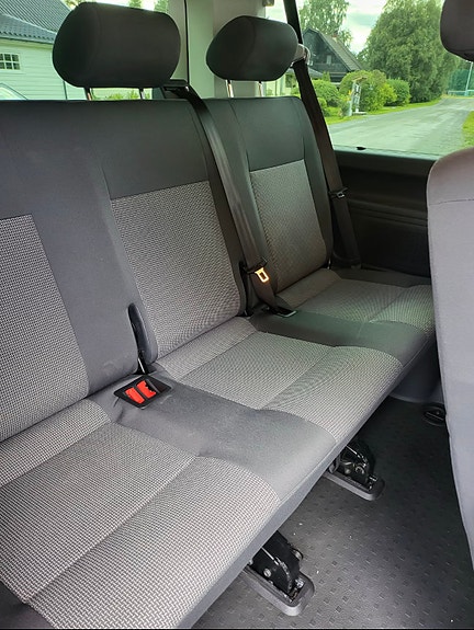 Volkswagen Caravelle 8 of 10