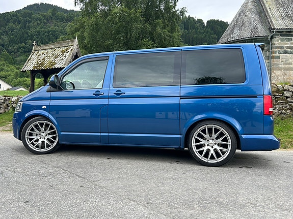 Volkswagen Caravelle 3 of 10