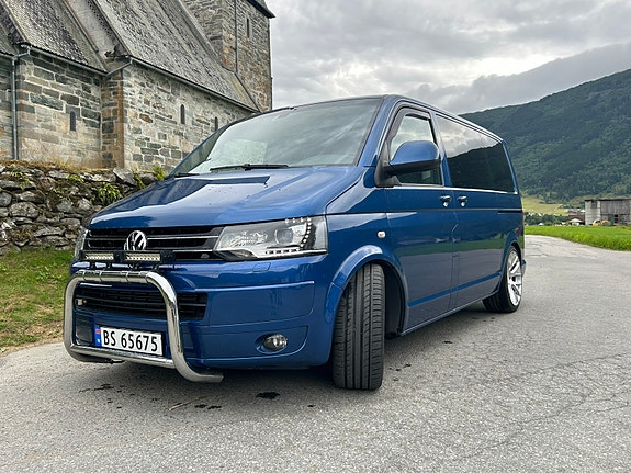 Volkswagen Caravelle 2 of 10