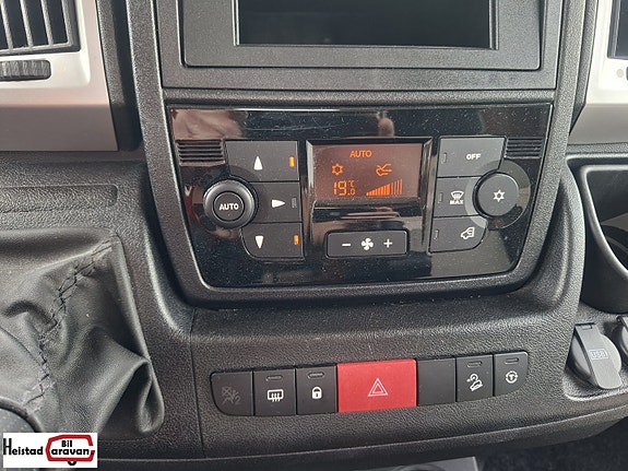 LMC i745 Explorer Sport Line 4 of 26